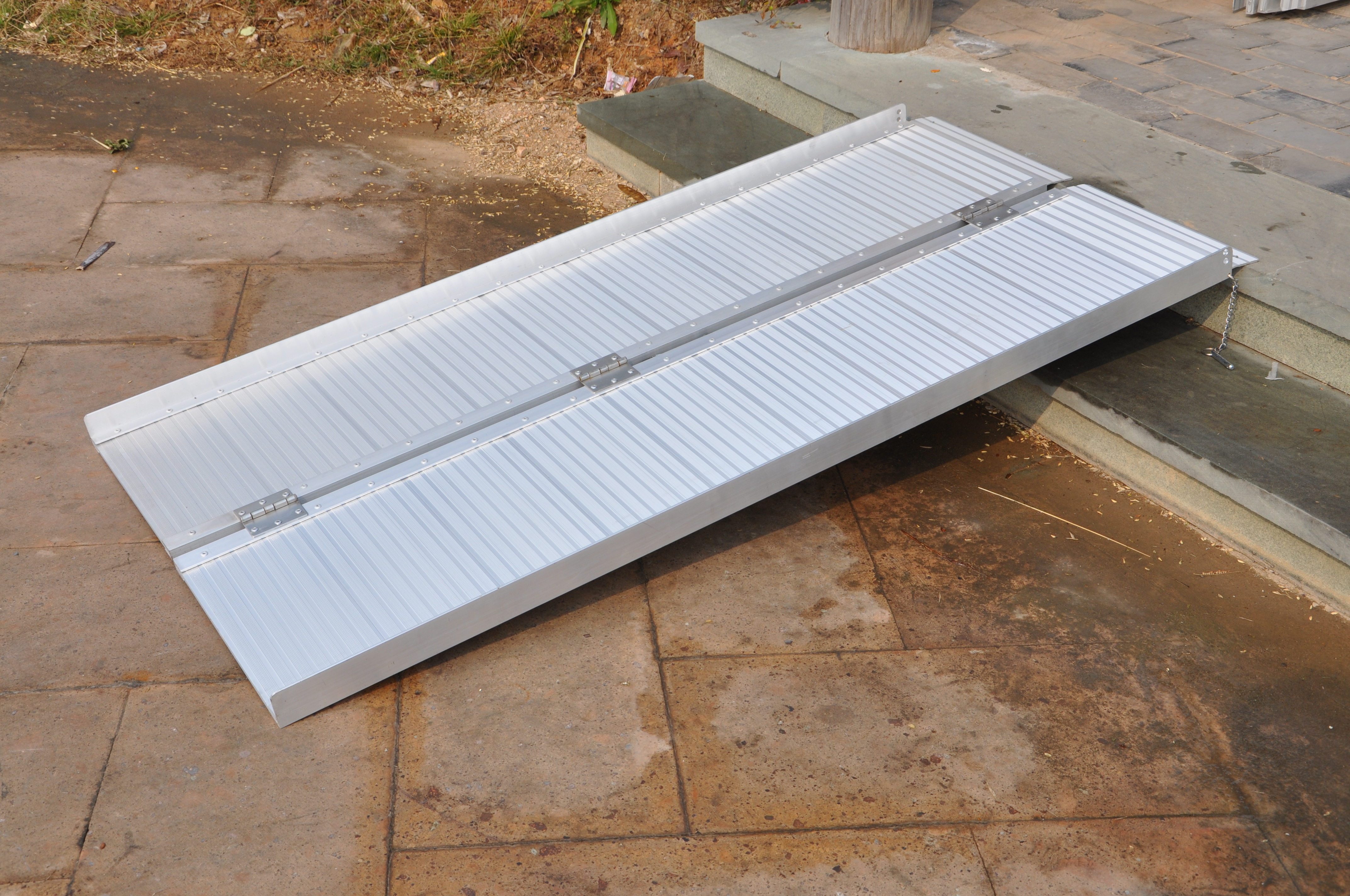 21003 Single-Flod rullstolsramp i aluminium